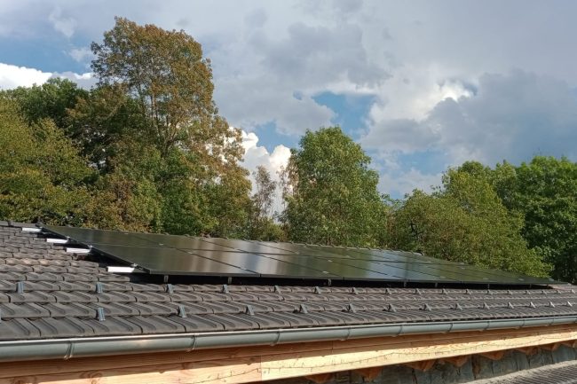 mylight systems à luzenac ariege. panneaux solaires chauffe-eau solaire