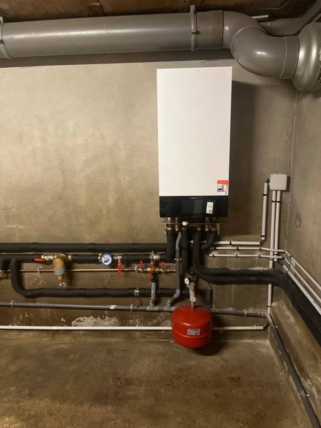 Installation d&rsquo;une pompe à chaleur viessmann à Aston en Ariège.