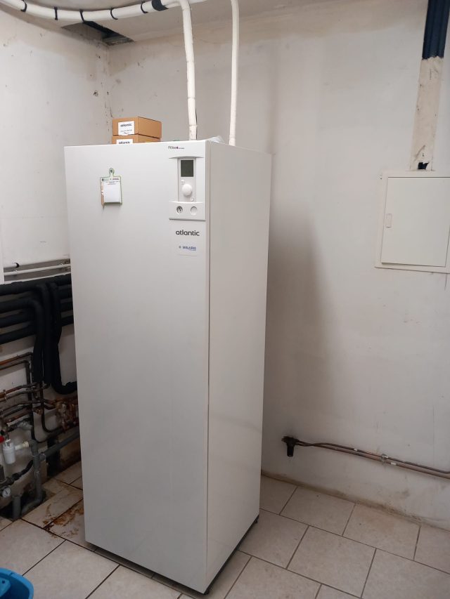 Ax-Les-Thermes (ariège) : pose d’une pompe à chaleur air-eau Atlantic