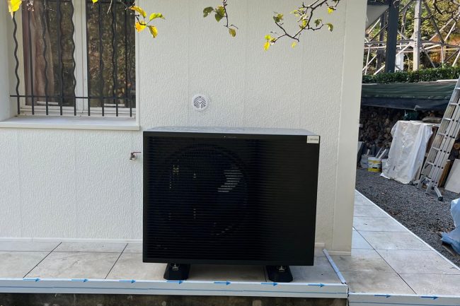 installation d'une pompe à chaleur pour chauffer de l'eau daikin altherma